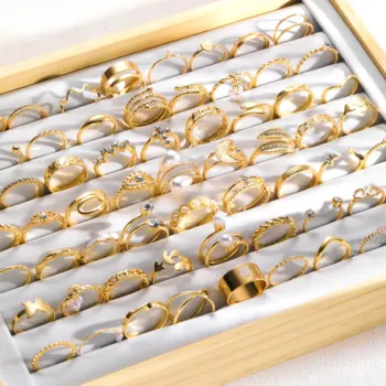 Conjunto de anéis geométricos de brilho largo para meninas e mulheres, estilo metal, joias da moda, presente versátil, moda casual e diária, 66 peças