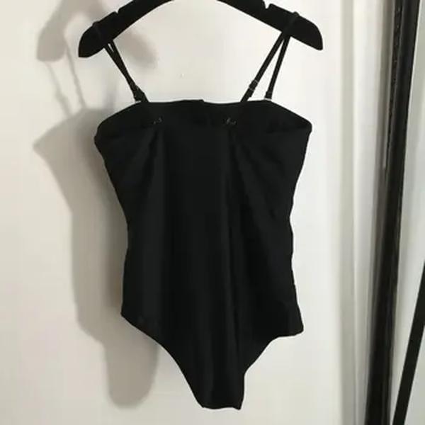 Uma peça de maiô strapless para as mulheres, swimwear praia sexy, suspensórios embelezado botão, 94
