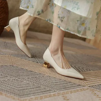 Sapatos de dedo apontado com salto médio para mulheres, salto de bloco, bege, estilo coreano, formal, sexy, primavera, mais recente, E, quadrado, primavera
