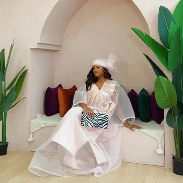 Vestido africano personalizado do estilo livre para mulheres, projeto do bordado, roupa das senhoras, vestidos do tamanho positivo, comprimento do assoalho