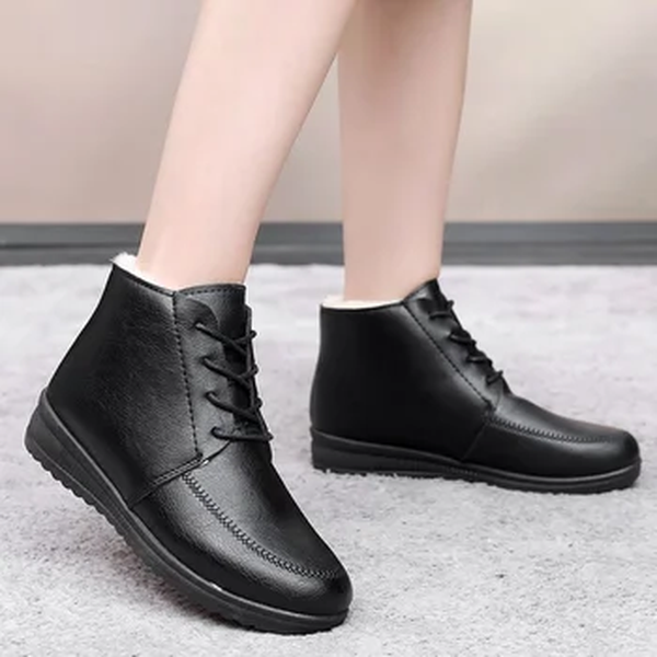 Botas de neve de algodão antiderrapante para mulheres, sapatos baixos, velo quente, fundo grosso, curto, mães de meia idade, inverno