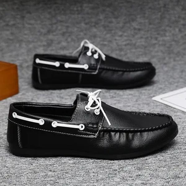 Mocassins masculinos de deslizamento respiráveis, sapato de couro casual, sapatilhas pretas, mocassins de condução, negócio, quente, verão, 2024