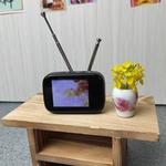 Retro mini tela de toque tv televisão assista dollhouse cena modelo miniatura modelo tv brinquedos móveis cozinha conteúdo customizável